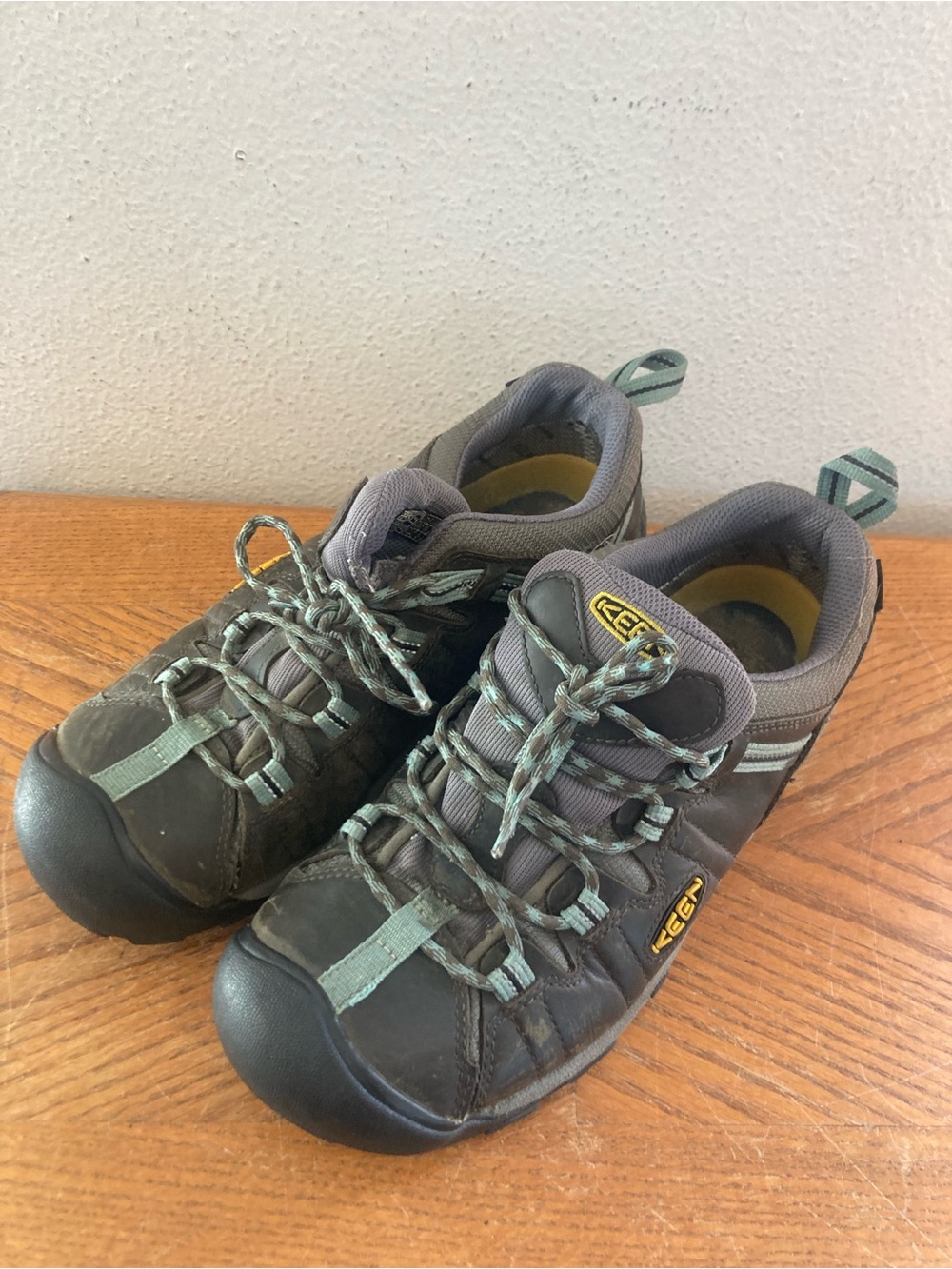 KEEN Men’s Closed Toe Black/Blue/Gray Hiking Shoes (11)
